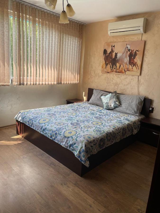 Lotos Apartament Apartment Burgas Bagian luar foto